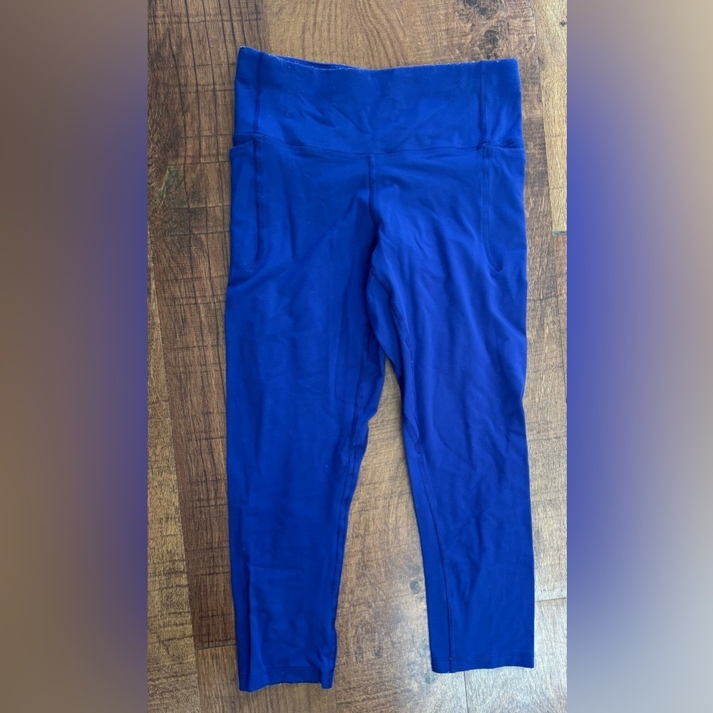Under Armour cropped  fitted women’s leggings Sz small